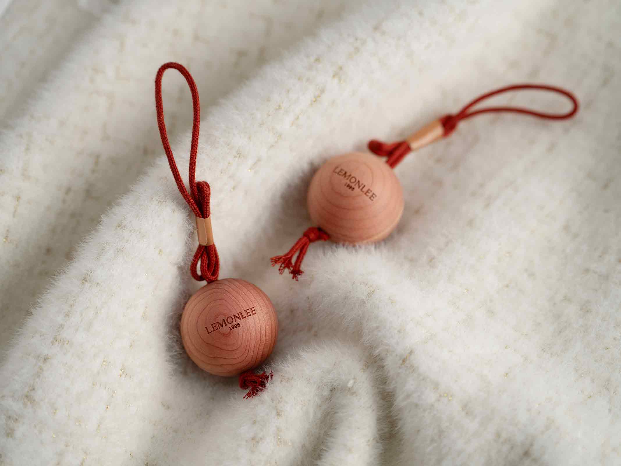 復(fù)古實木衣架17C020